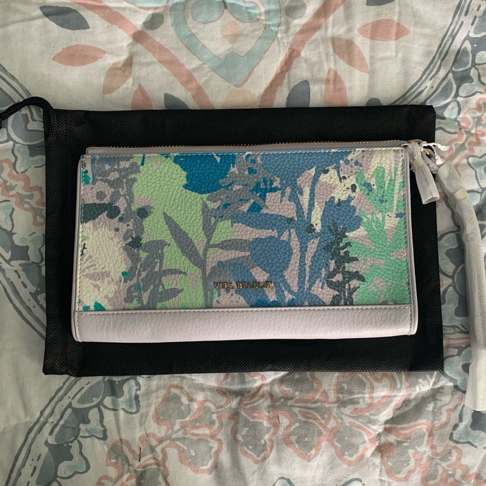 NWT VB Leather Anna Wristlet in Camofloral Gray